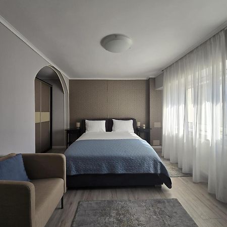 Romana Lahovary Studio Boekarest Buitenkant foto