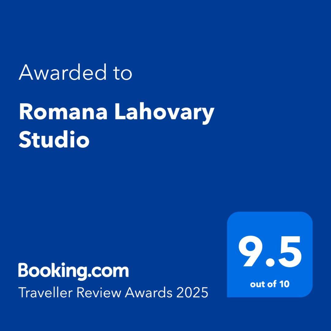 Romana Lahovary Studio Boekarest Buitenkant foto