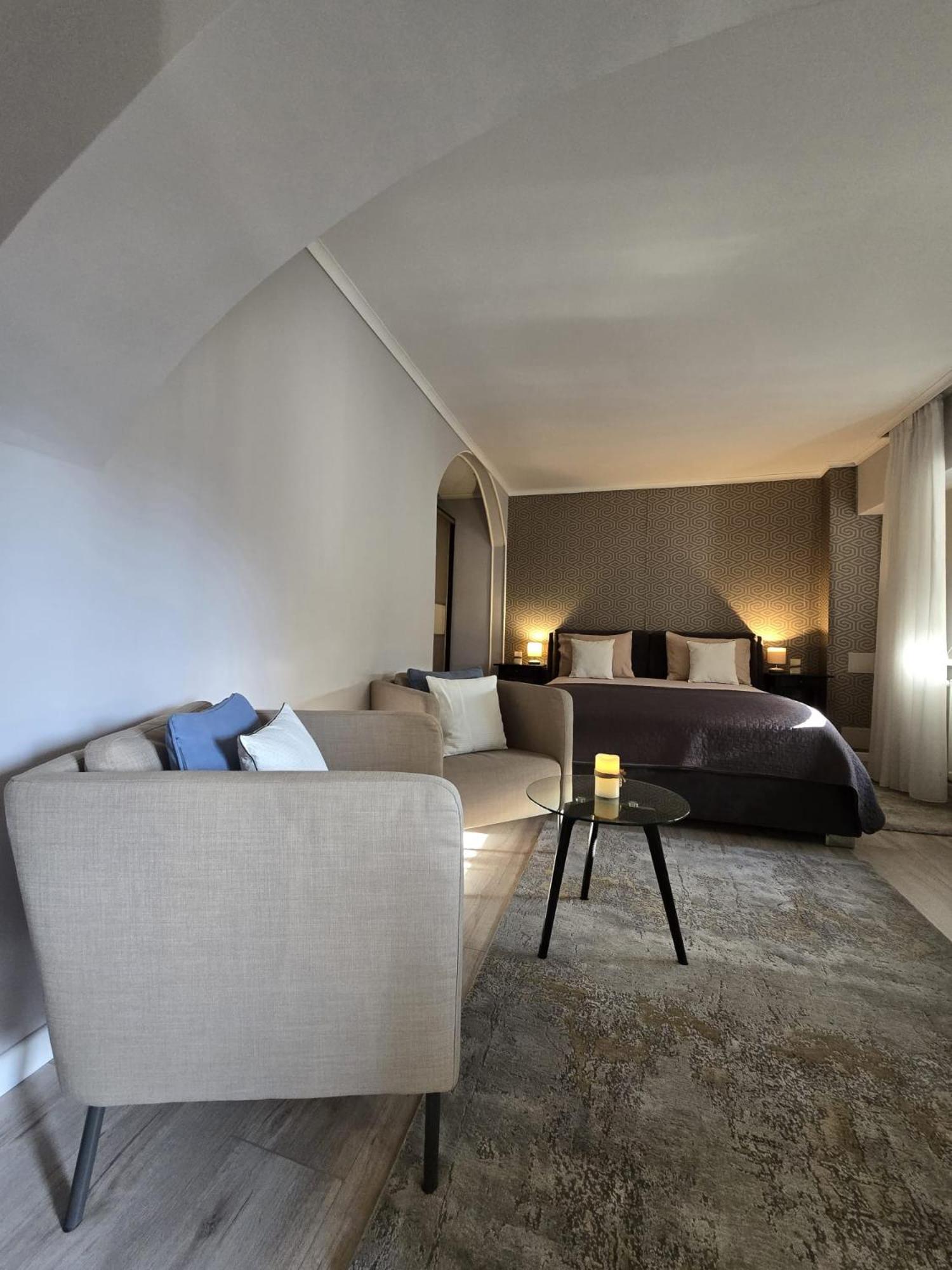 Romana Lahovary Studio Boekarest Buitenkant foto