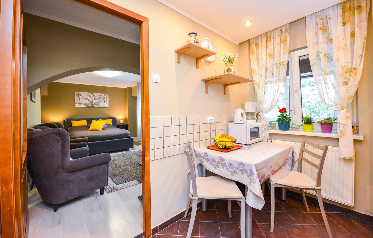 Romana Lahovary Studio Boekarest Buitenkant foto