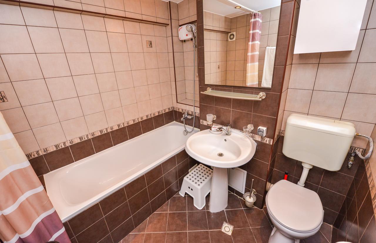 Romana Lahovary Studio Boekarest Buitenkant foto
