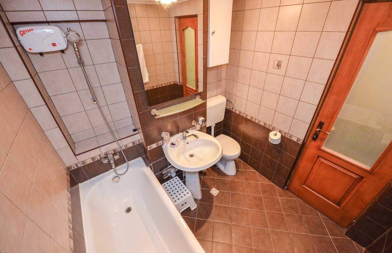 Romana Lahovary Studio Boekarest Buitenkant foto